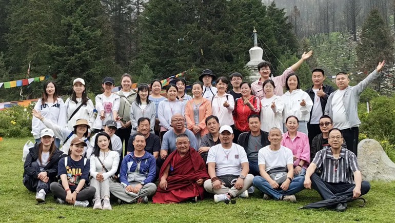 奇正集團達爾宗圣湖祈?；顒? class=